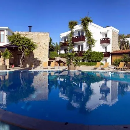 No81 Hotel 5*