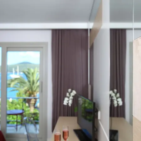 No81 Hotel 5*